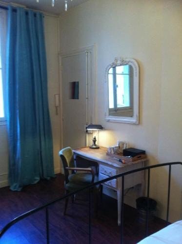 A Room In Paris - Tap to explore photos
