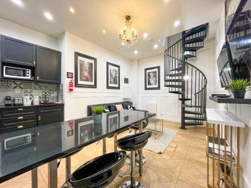 Urban Flat 55 - ATELIER MARILYN MONROE Room Type - Apartment