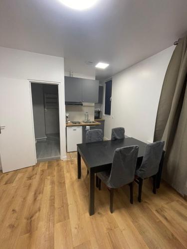 Lacharriere-Logement entier 38m2 - Tap to explore photos