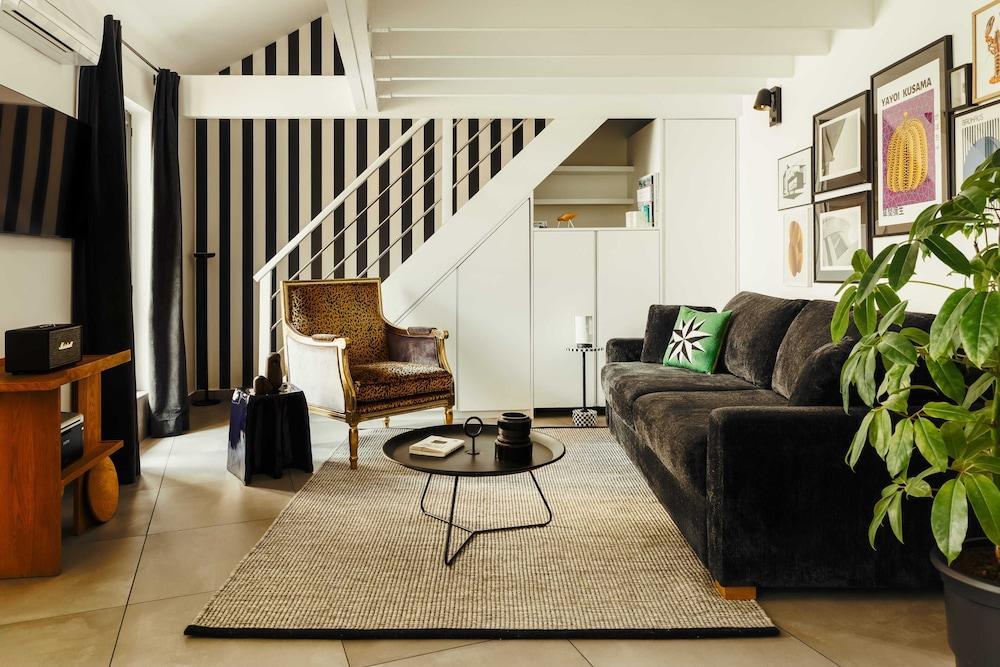 My Maison In Paris - Sentier - Tap to explore photos