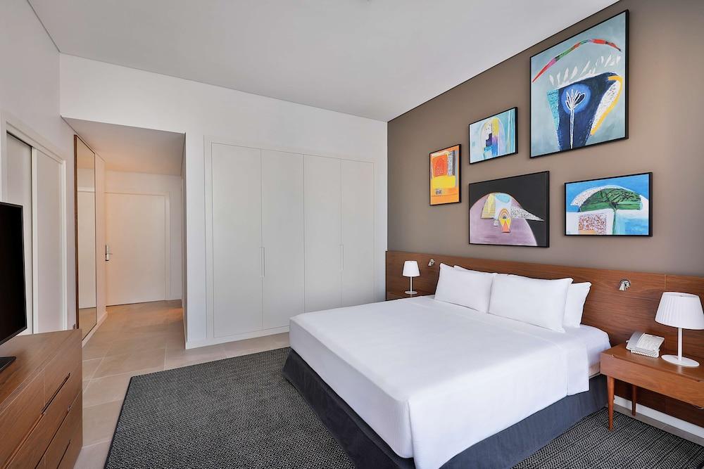 Aleph Doha Residences, Curio Collection by Hilton Room Type - Standard Room, 1 King Bed, Sea View