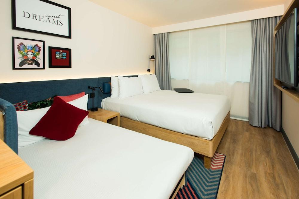 Hampton by Hilton London Park Royal Room Type - QUEEN ROOM WITH SOFA BED