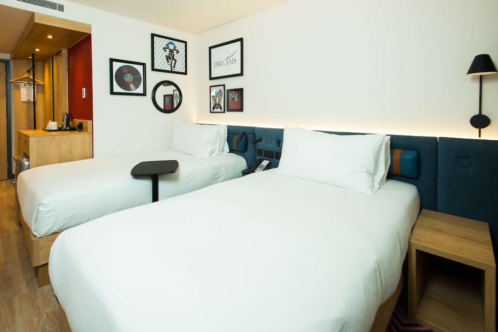 Hampton by Hilton London Park Royal Room Type - TWIN ROOM