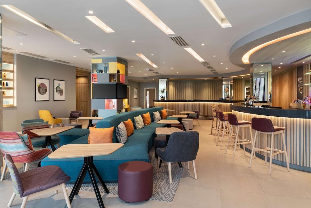 Hampton by Hilton London Ealing - Tap to explore photos