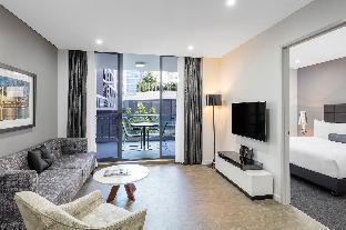 Meriton Suites Mascot Central - Tap to explore photos