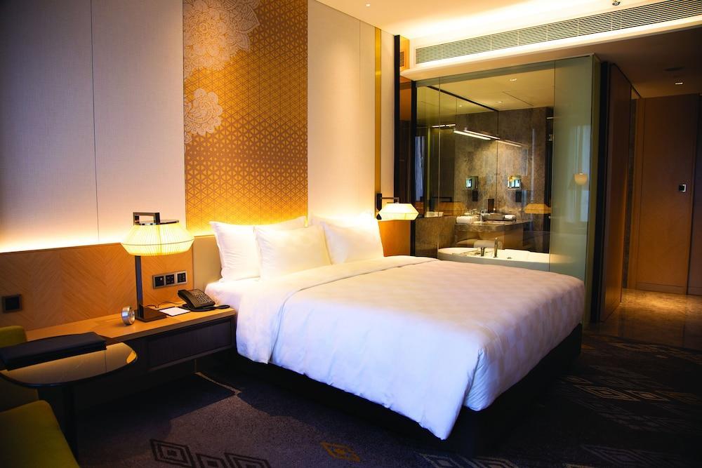 EQ Kuala Lumpur Room Type - Deluxe Room, 1 King Bed
