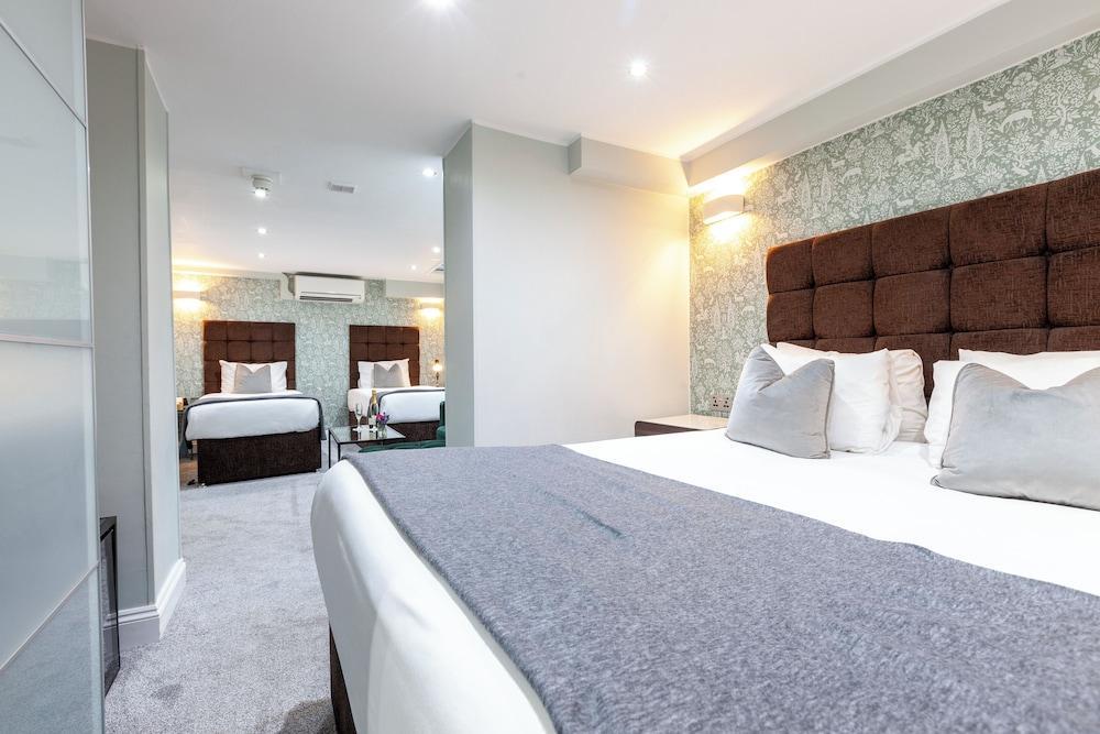 Hotel Shepherds Bush London Room Type - Standard Quadruple Room