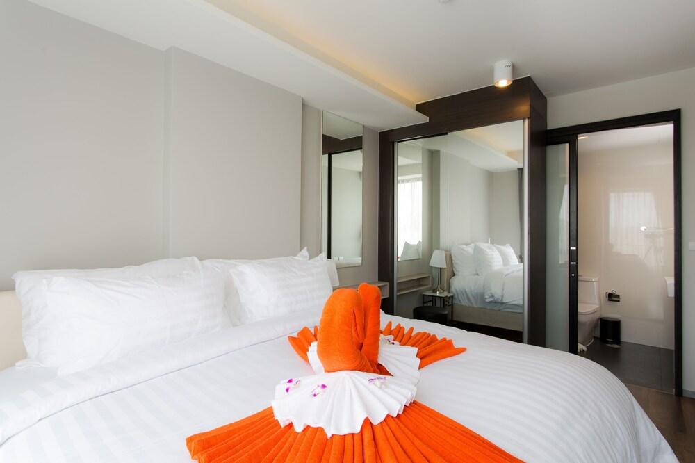 6th Avenue Surin Beach Room Type - Suite, 2 Bedrooms