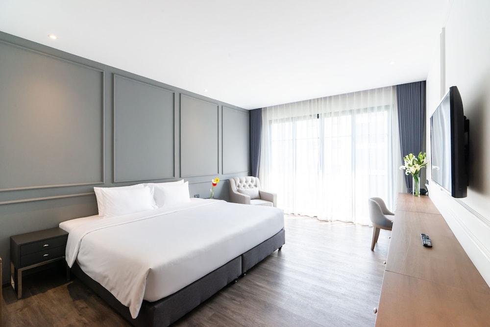 One Patio Hotel Pattaya Room Type - Deluxe Double Room, 1 King Bed