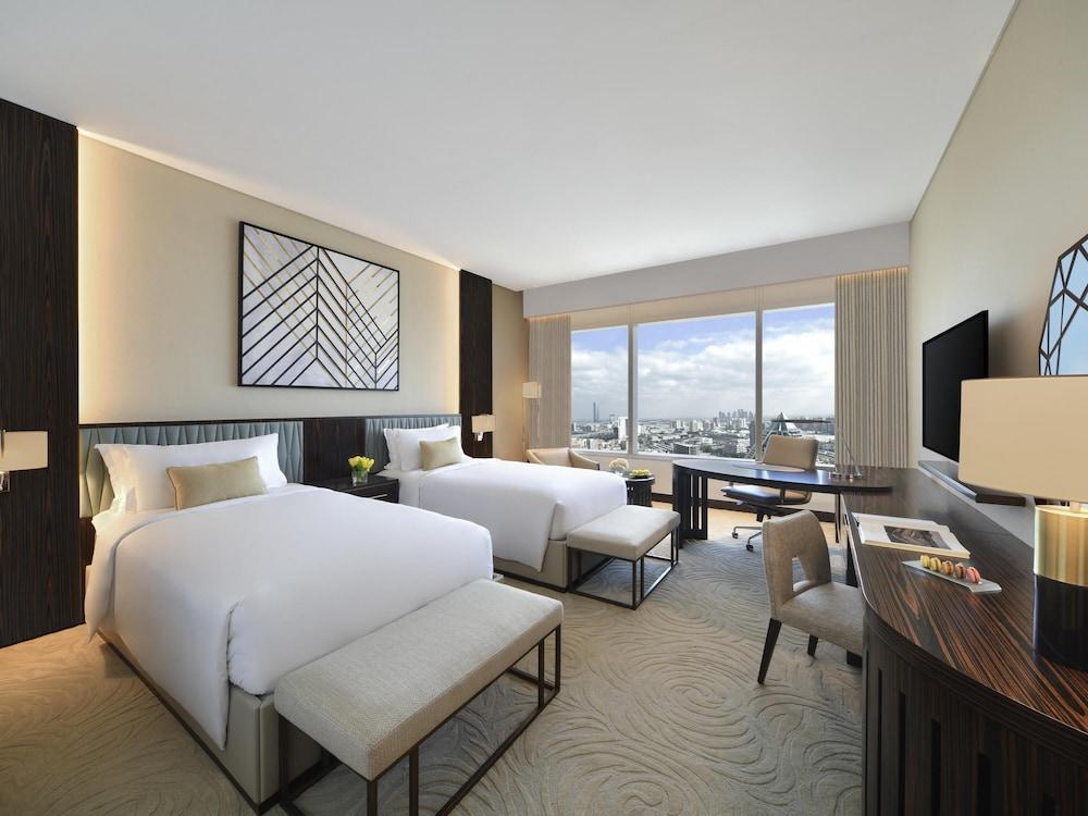 SOFITEL DUBAI THE OBELISK Room Type - Deluxe Room Twin Beds