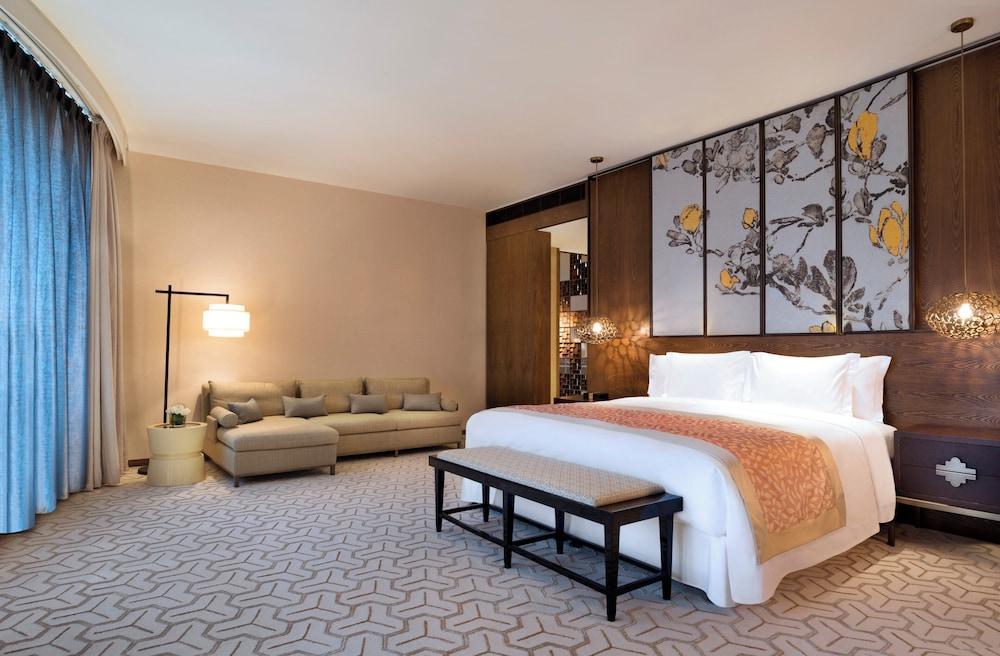 HUALUXE Shanghai Twelve At Hengshan Room Type - 1 King Bed 1 Bedroom Suite
