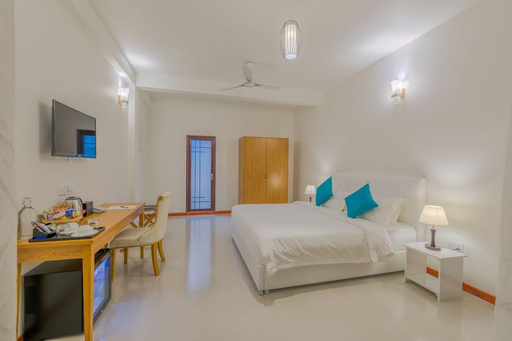 White Sand Dhigurah Room Type - Deluxe Room, Bathtub