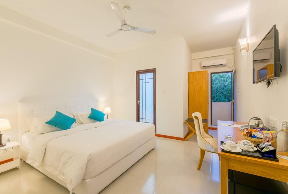 White Sand Dhigurah Room Type - Deluxe Double Room, Balcony