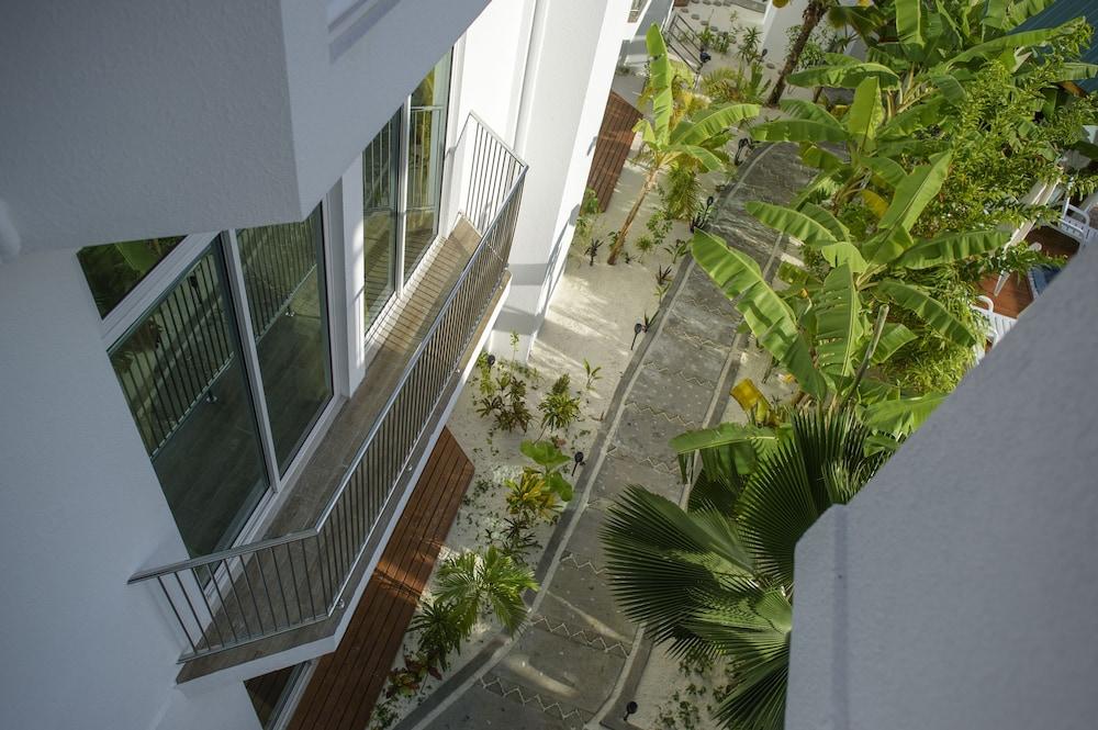 Perla Dhangethi