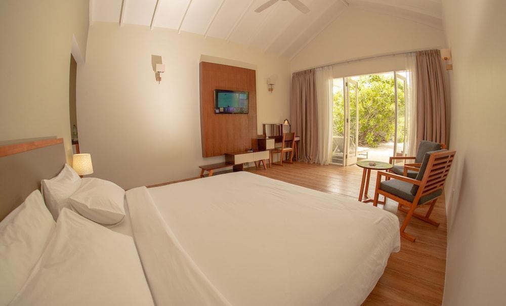 Hondaafushi Island Resort Room Type - Deluxe Room, 1 King Bed, Sea View, Beachfront