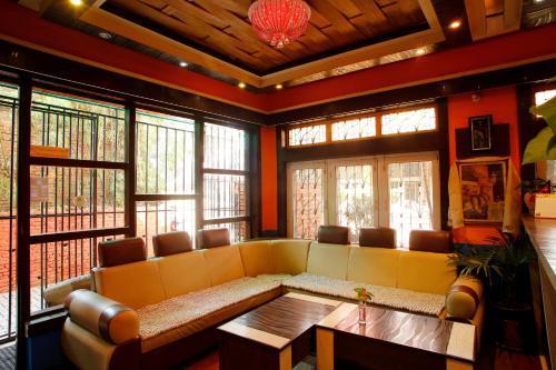 Shangri-La Boutique Hotel - Tap to explore photos