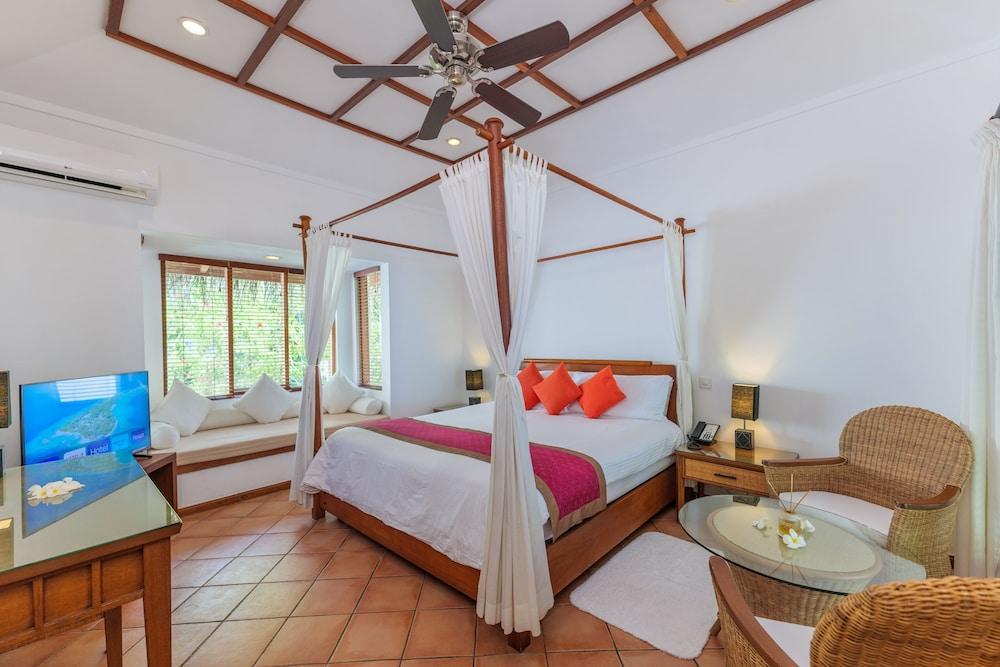 Niva Kuramathi Maldives Room Type - Deluxe Beach Villa