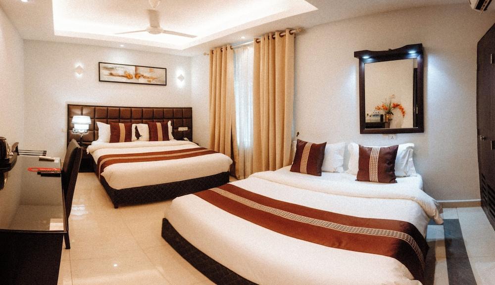 Viveka Hotel Colombo Room Type - Deluxe Triple Room