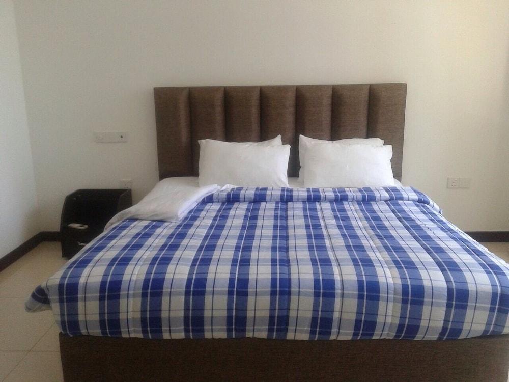 Bella Vista Apartments OnThree20 Colombo - Tap to explore photos