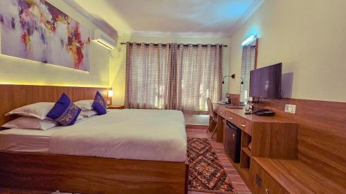 Flagship OYO Hotel Chef House Resort - Tap to explore photos
