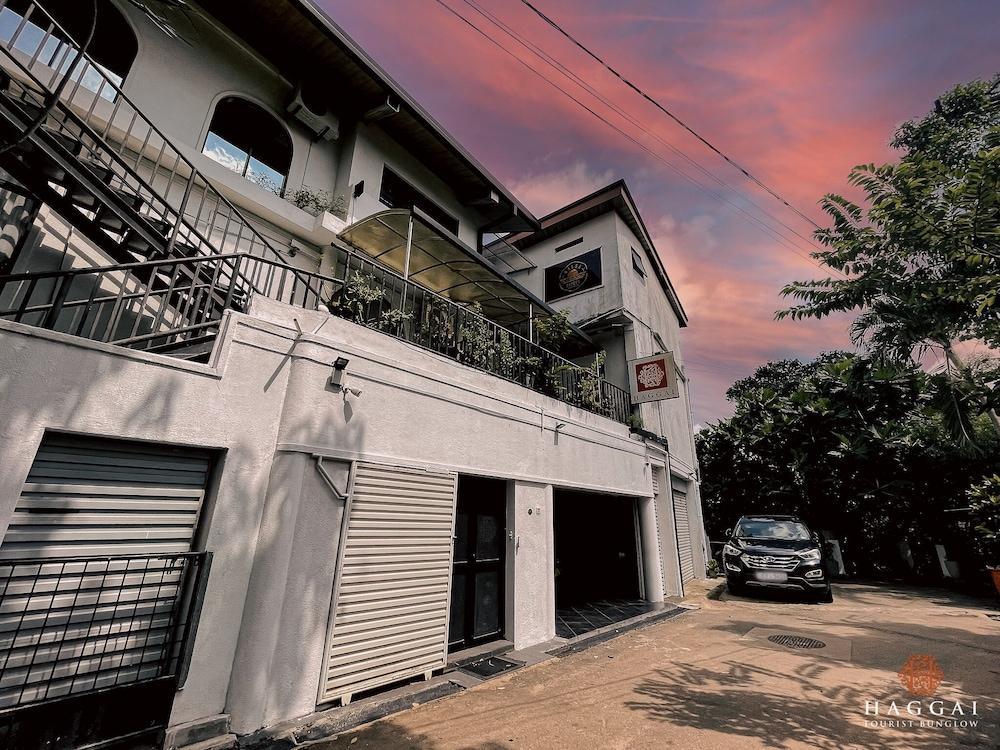Haggai - Tourist Bangalow - Tap to explore photos