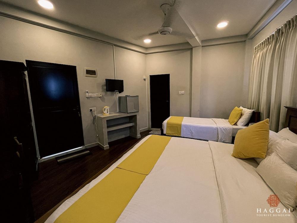 Haggai - Tourist Bangalow Room Type - Deluxe Triple Room, Refrigerator