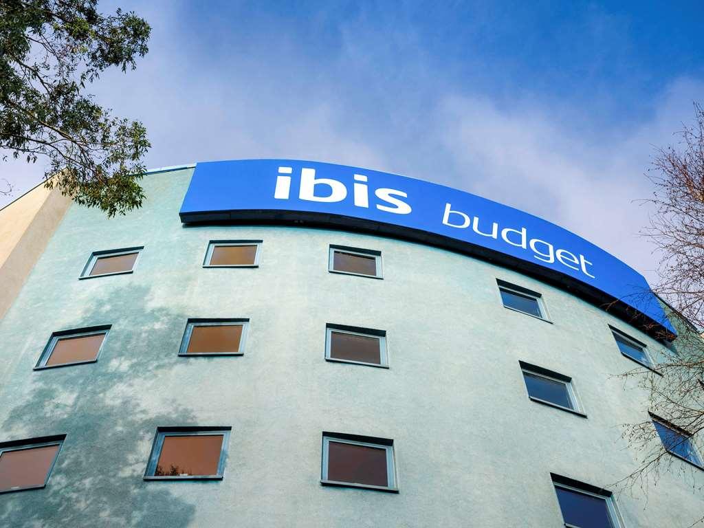 ibis budget London Heathrow T5 - Tap to explore photos