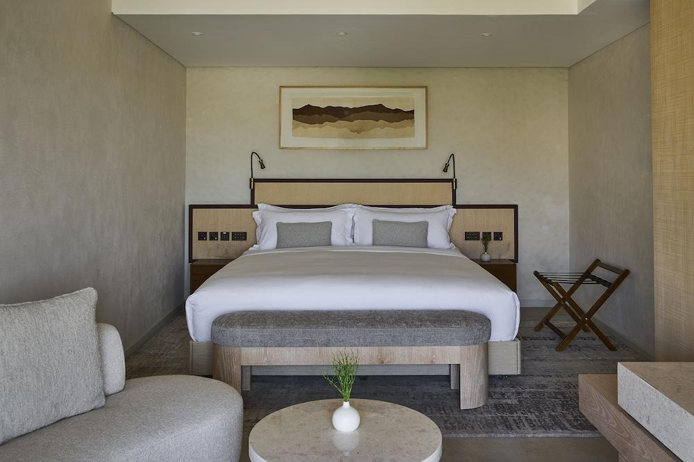 ERTH Abu Dhabi Hotel Room Type - Superior Suite