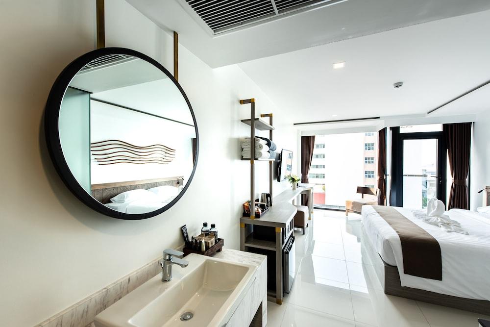 Blackwoods Hotel Pattaya  Room Type - Superior City View