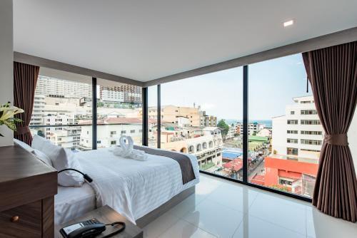 Blackwoods Hotel Pattaya  Room Type - Queen Room
