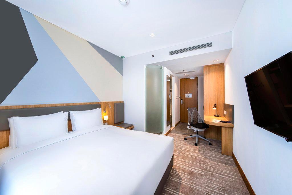 Holiday Inn Express Jakarta Matraman - Tap to explore photos