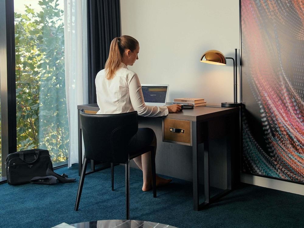 Movenpick Hotel Melbourne On Spencer Room Type - Superior Suite, 1 King Bed