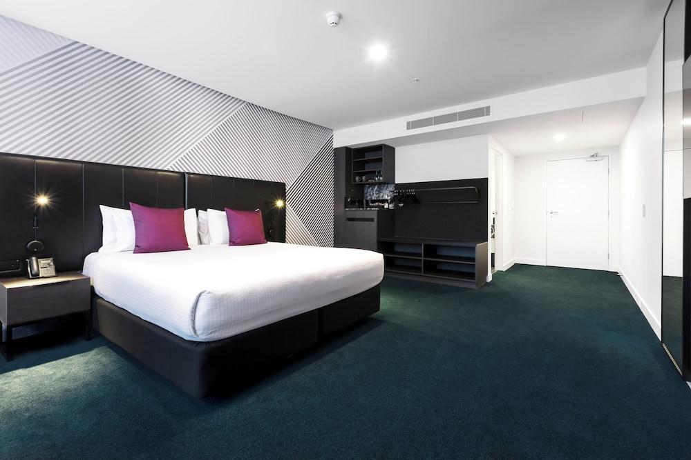 Movenpick Hotel Melbourne On Spencer Room Type - Superior Room, 1 King Bed, Accessible