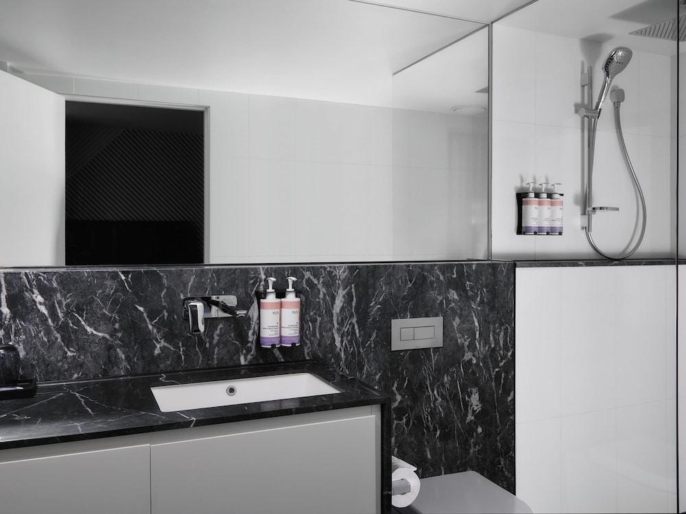 Movenpick Hotel Melbourne On Spencer Room Type - Superior Room with King Bed