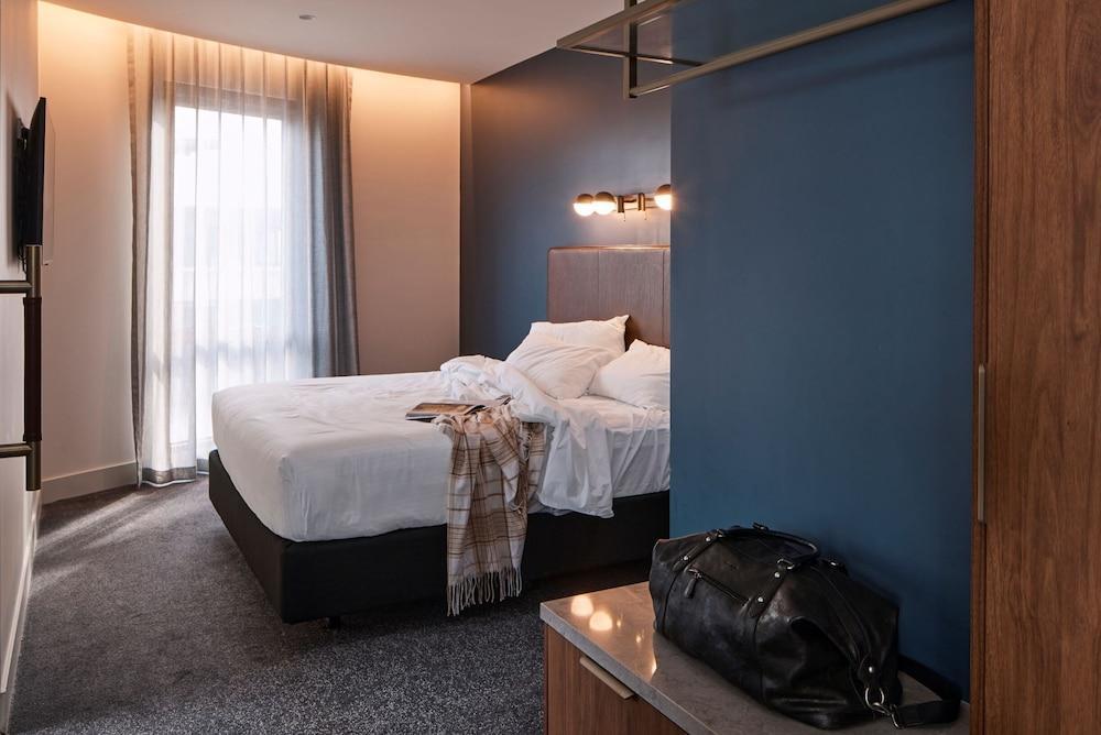 Rydges Ringwood Room Type - Executive One Bedroom King Courtyard Apartment