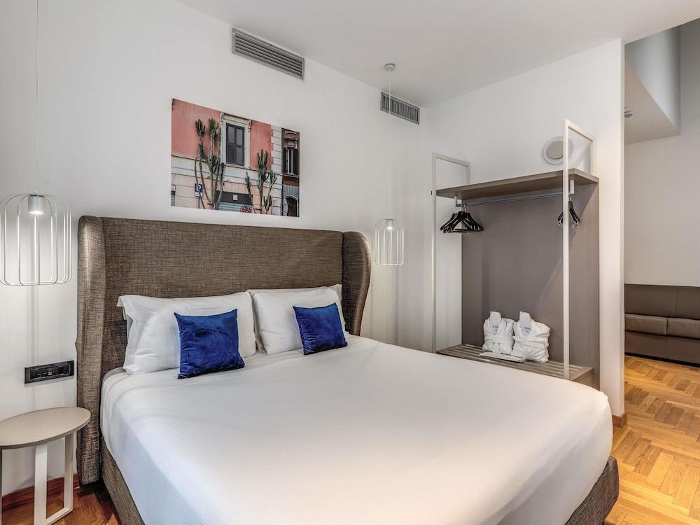 Mercure Roma Centro Termini Room Type - Deluxe Room, 1 Queen Bed
