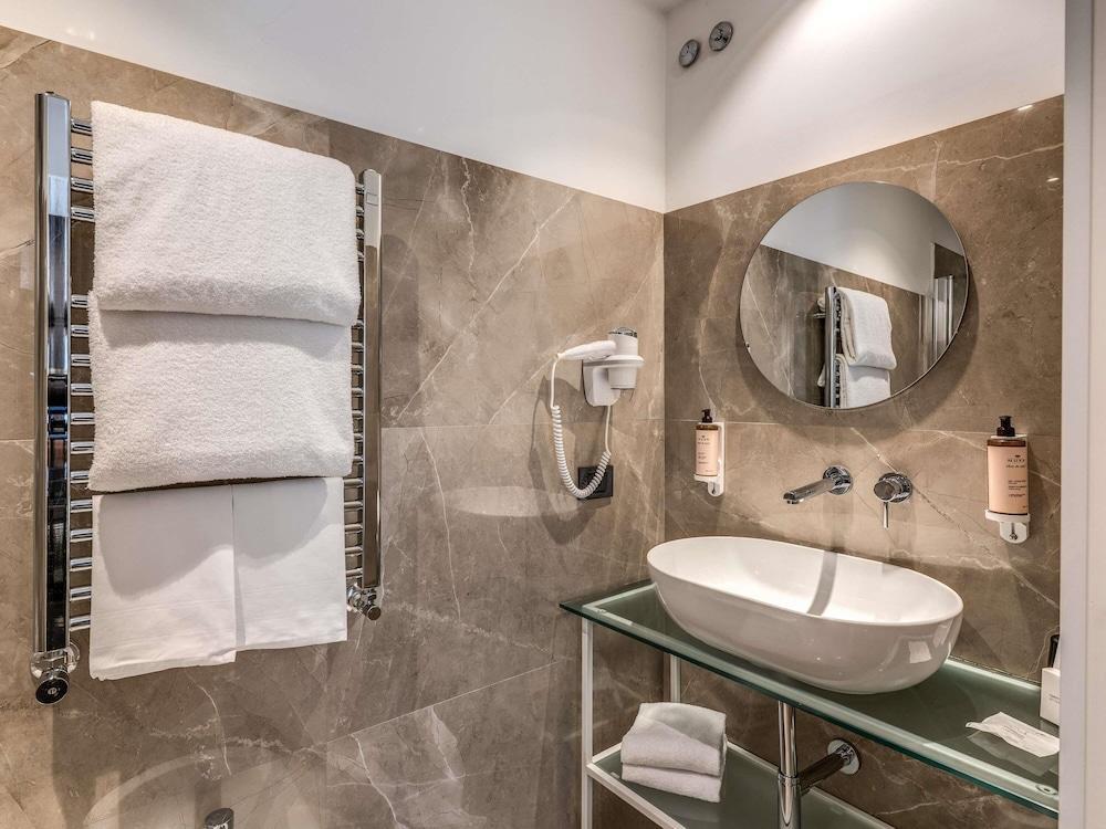 Mercure Roma Centro Termini - Tap to explore photos