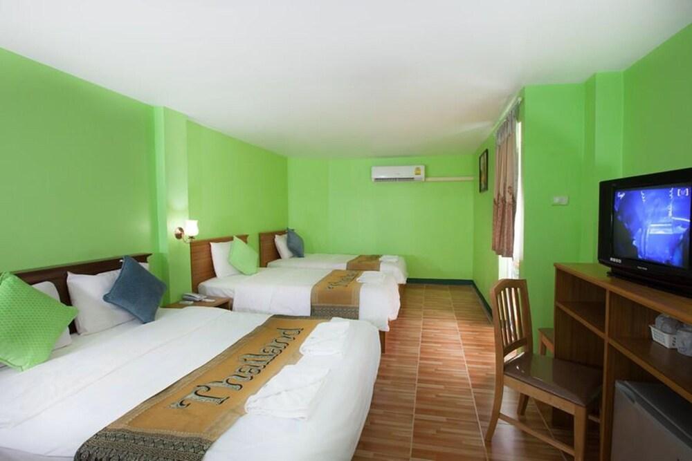 Blue House Beach Room Type - Family Standard