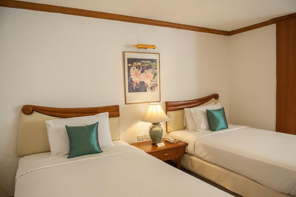 Lido Beach Hotel Pattaya - Tap to explore photos