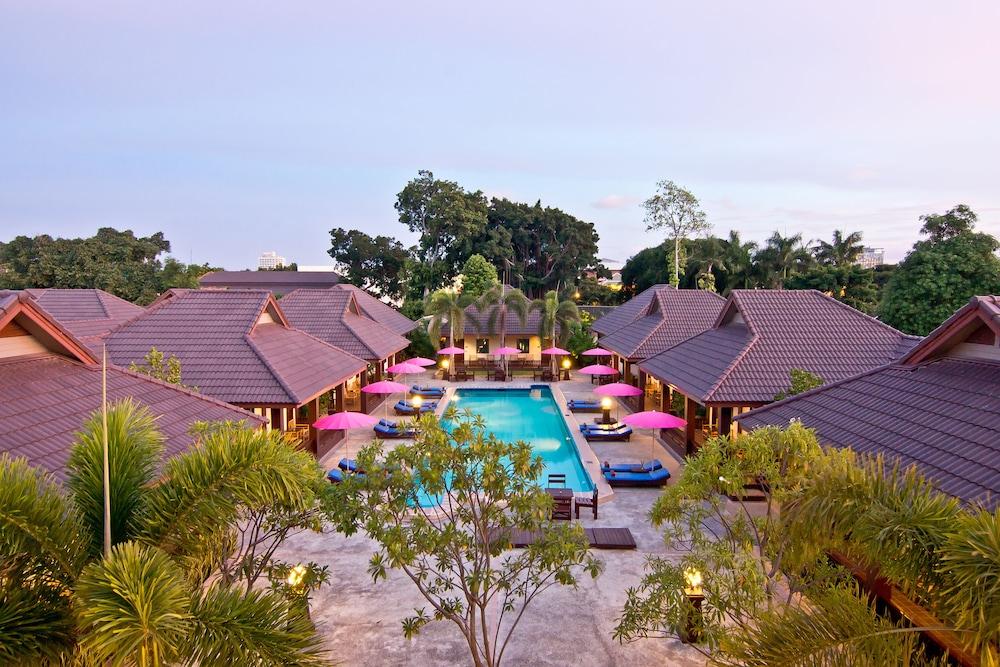 Rose Bay Resort - Tap to explore photos