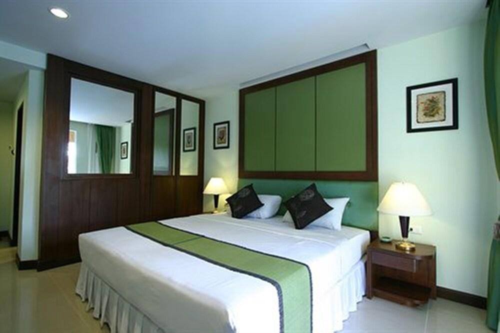 Windmill Resort Pattaya Room Type - Deluxe Pool View