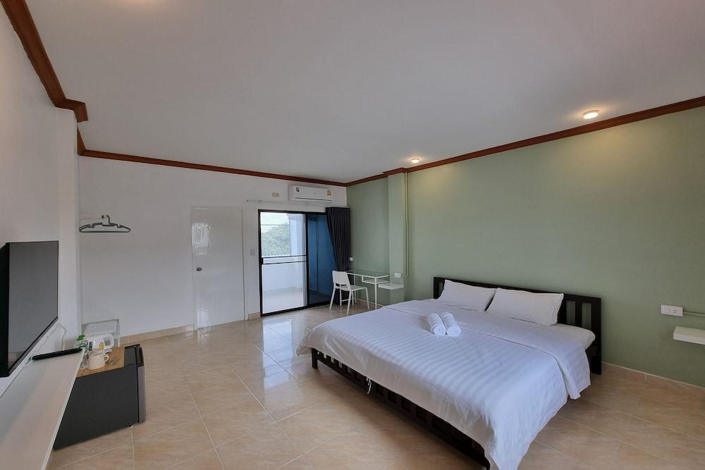 Breezy Pattaya Room Type - Standard Double Room