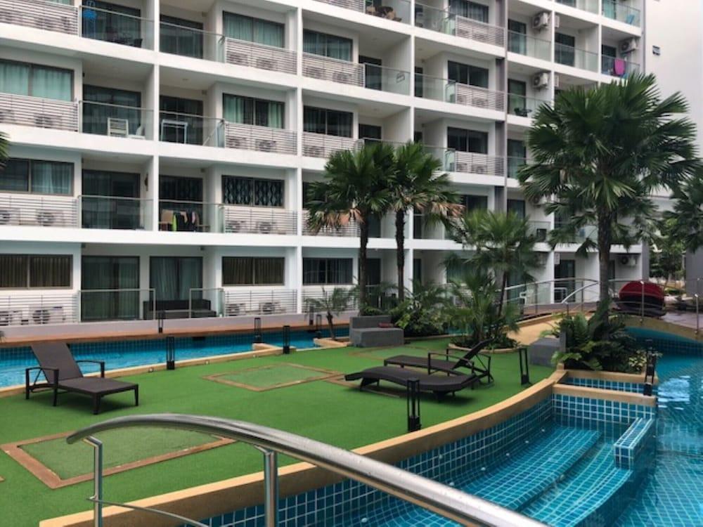 Laguna Beach Resort 1 Jomtien - Tap to explore photos