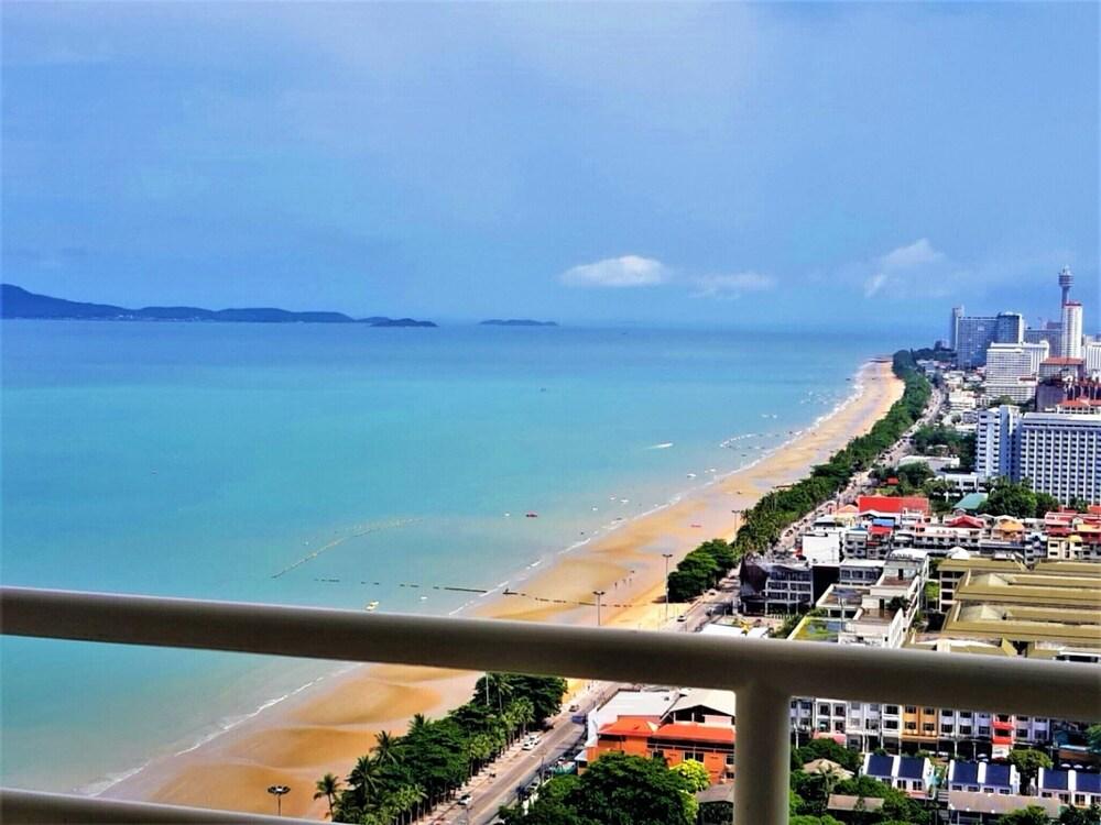 Beach Condo With Stunning Sea Views - Sleeps 2