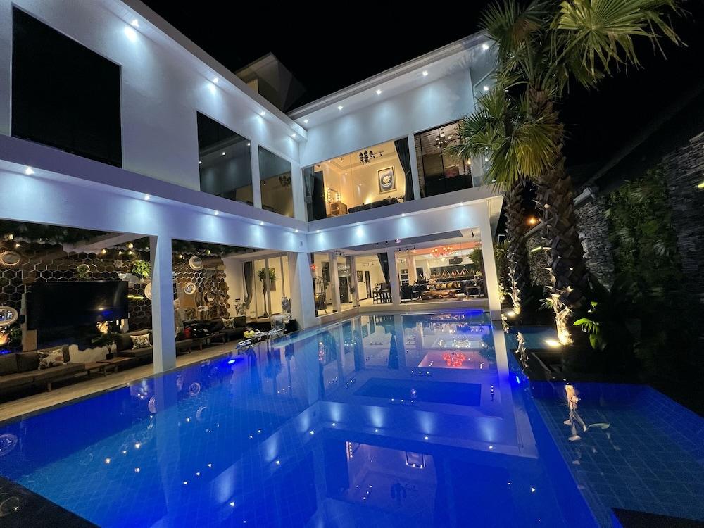 Art Pool Villa Room Type - Exclusive Villa, Multiple Bedrooms, Private Pool, Pool View