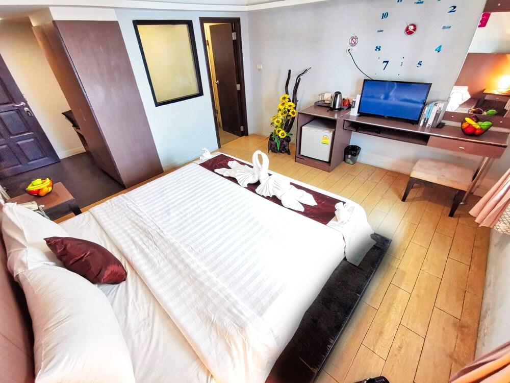 Scandia beach hotel Room Type - Deluxe Studio, Pool View