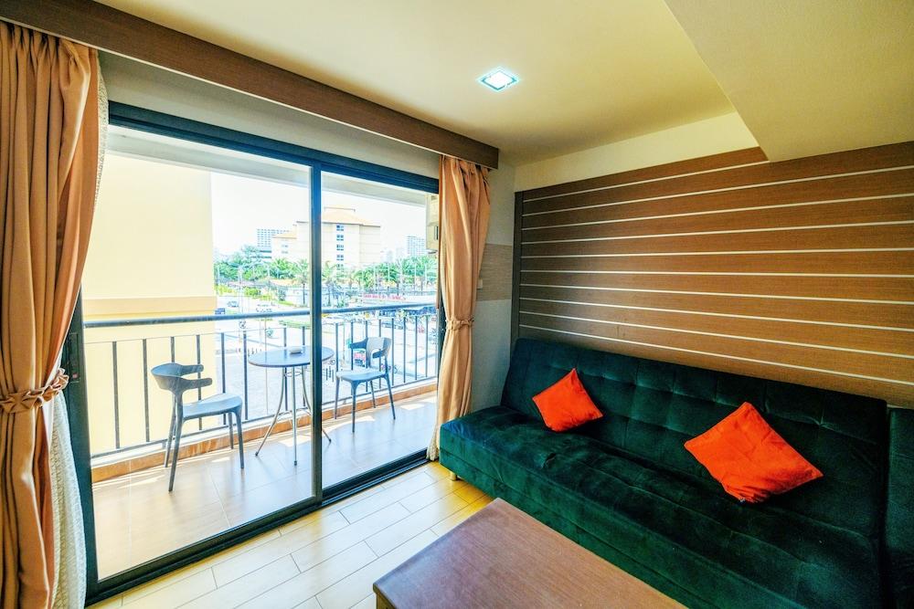 Scandia beach hotel Room Type - Deluxe Suite, City View