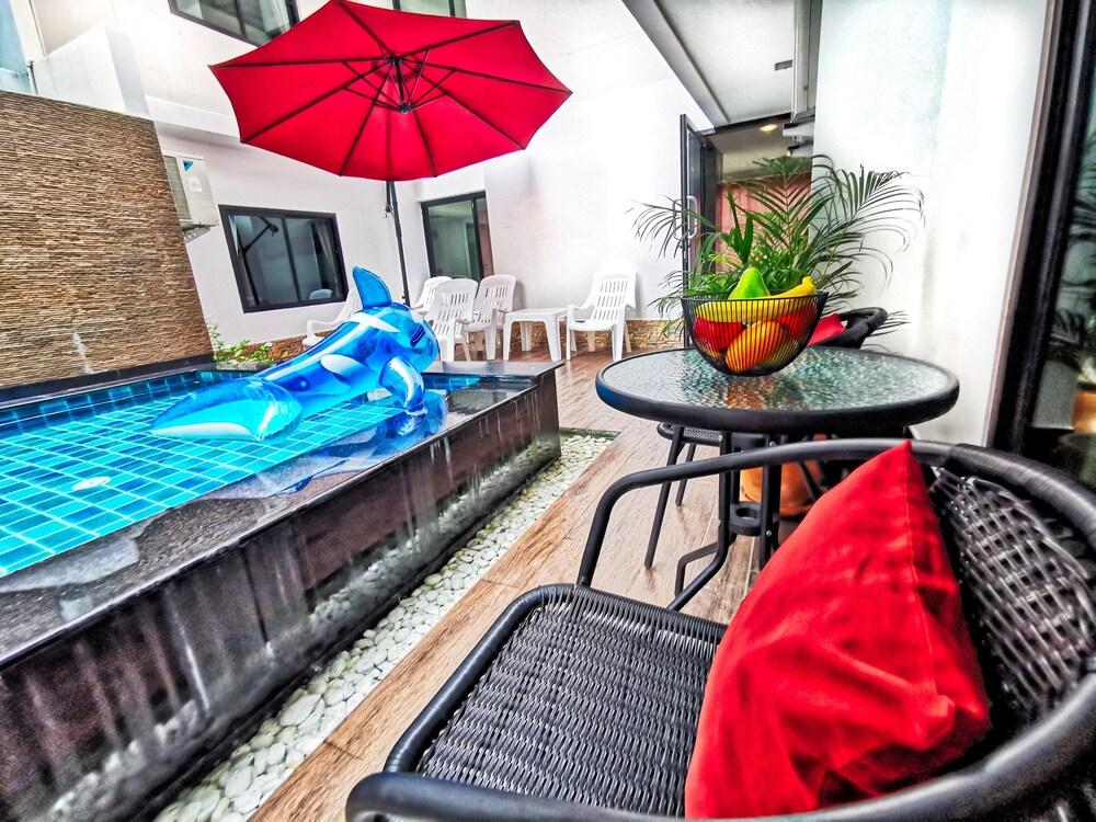 Scandia beach hotel Room Type - Deluxe Suite, Pool Access