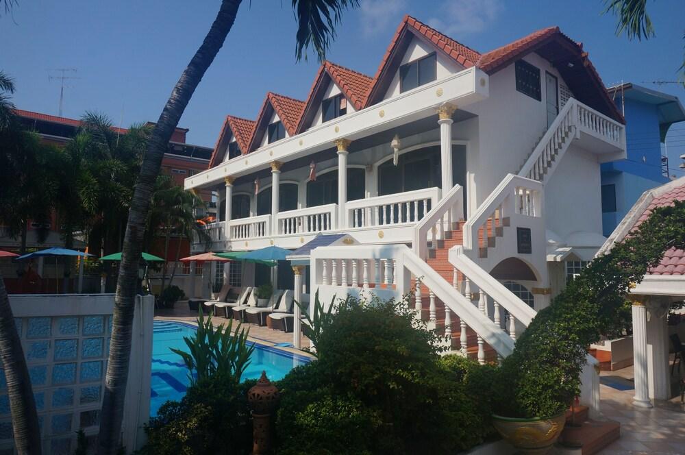 Villa Oranje Pattaya - Tap to explore photos