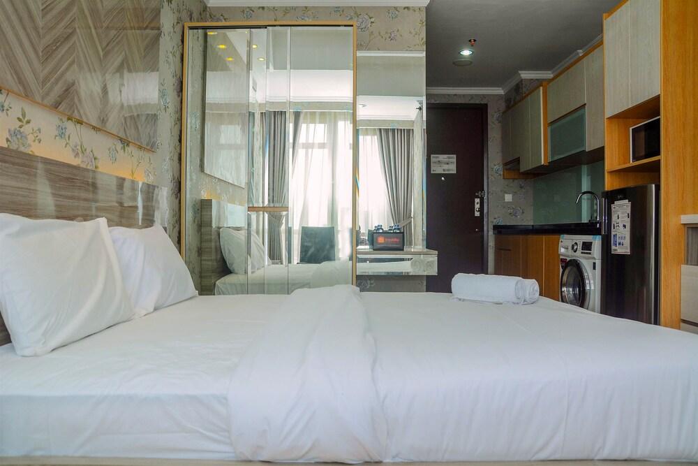 Tranquil Studio Apartment at Menteng Park - Tap to explore photos